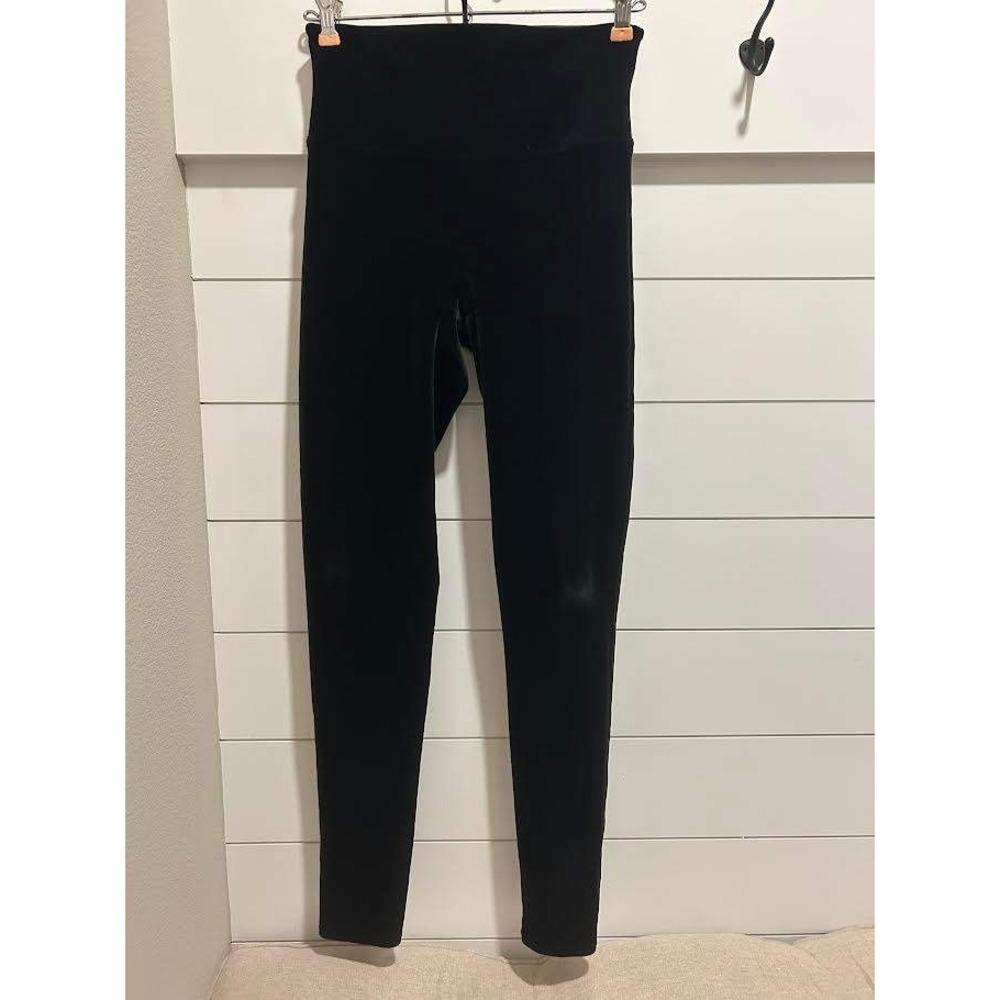 Spanx Black Velvet High Waisted Leggings Women Medium 2070 18453 *knee wear